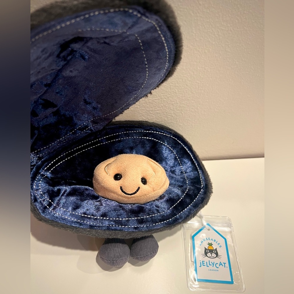 *SOLD* Jellycat Amuseables Michelle Mussel